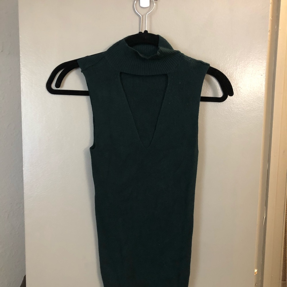 Sleeveless Sexy cutout shirt